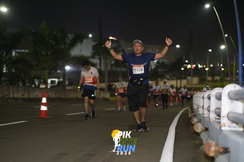 Race photo from PIK NITE RUN 2025