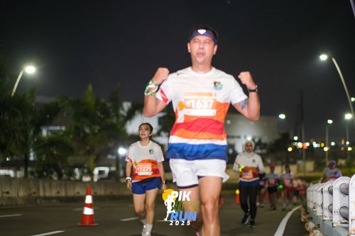 Race photo from PIK NITE RUN 2025