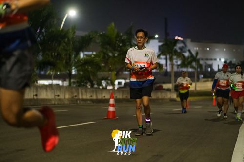 Race photo from PIK NITE RUN 2025