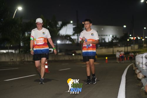 Race photo from PIK NITE RUN 2025