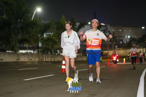 Race photo from PIK NITE RUN 2025