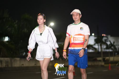 Race photo from PIK NITE RUN 2025