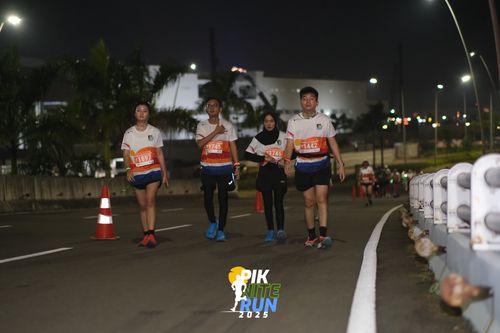 Race photo from PIK NITE RUN 2025