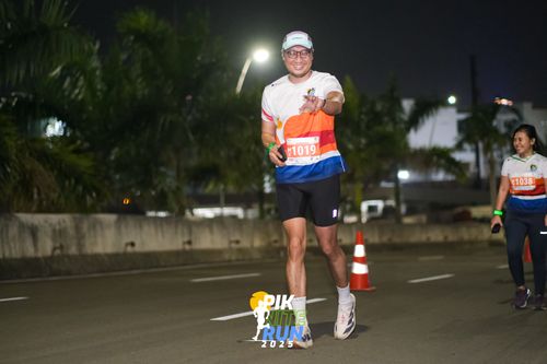 Race photo from PIK NITE RUN 2025