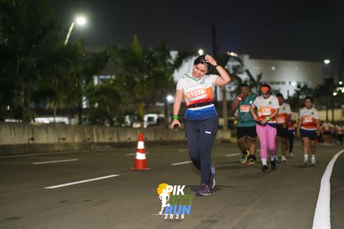 Race photo from PIK NITE RUN 2025