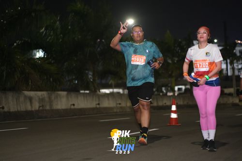Race photo from PIK NITE RUN 2025