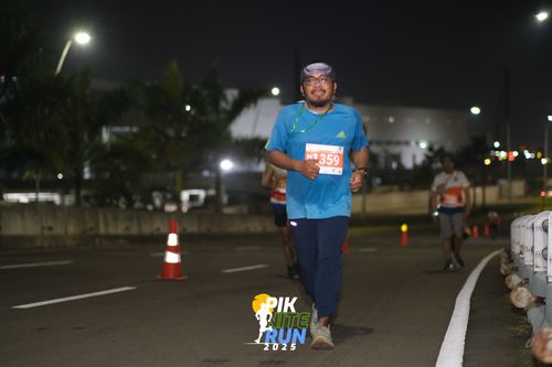 Race photo from PIK NITE RUN 2025