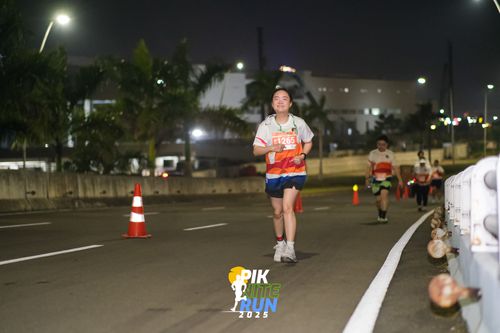 Race photo from PIK NITE RUN 2025