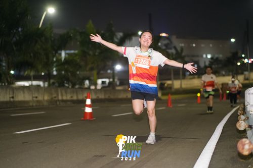 Race photo from PIK NITE RUN 2025
