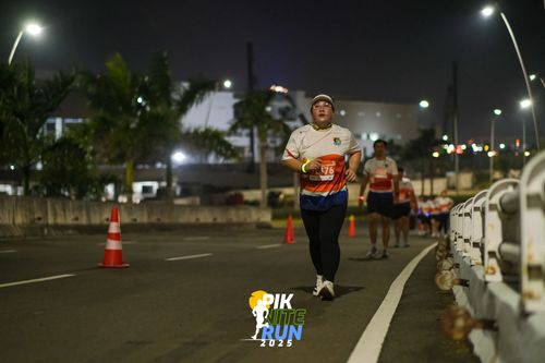 Race photo from PIK NITE RUN 2025