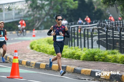 Race photo from Nu Skin Run 10K