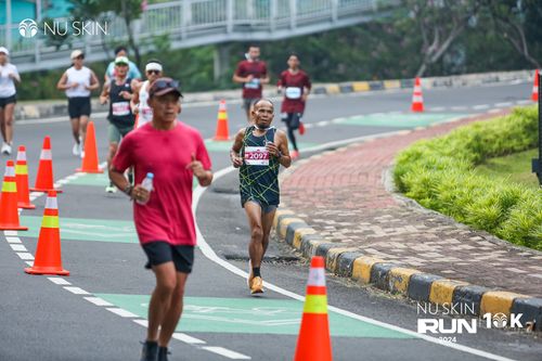 Race photo from Nu Skin Run 10K
