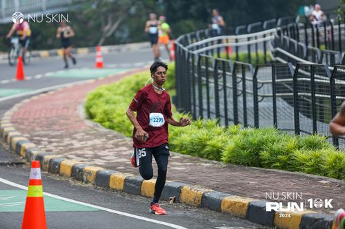 Race photo from Nu Skin Run 10K