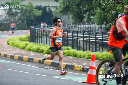 Race photo from Nu Skin Run 10K