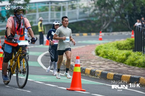 Race photo from Nu Skin Run 10K