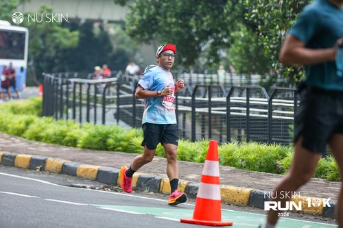 Race photo from Nu Skin Run 10K