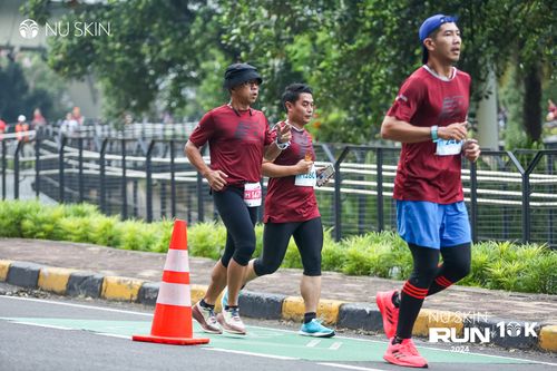 Race photo from Nu Skin Run 10K