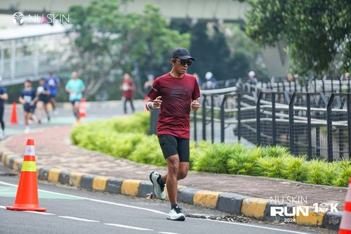 Race photo from Nu Skin Run 10K