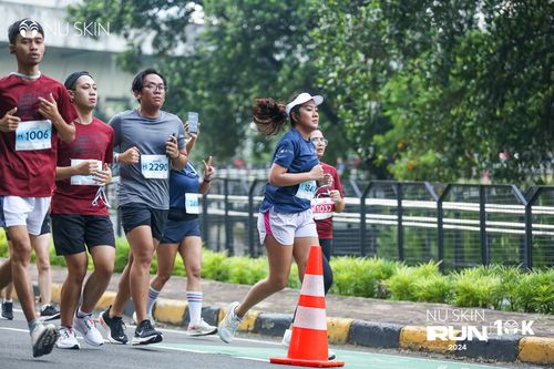 Race photo from Nu Skin Run 10K