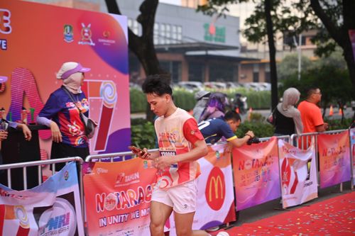 Race photo from NOTARACE 2025