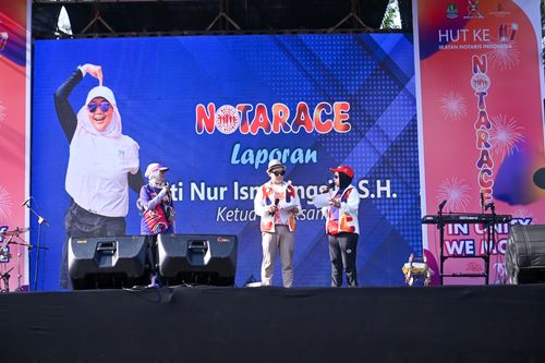 Race photo from NOTARACE 2025