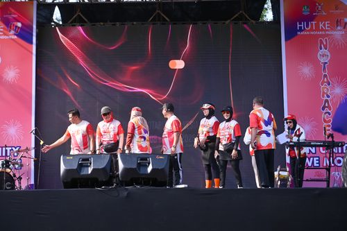 Race photo from NOTARACE 2025