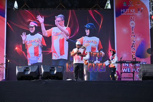 Race photo from NOTARACE 2025