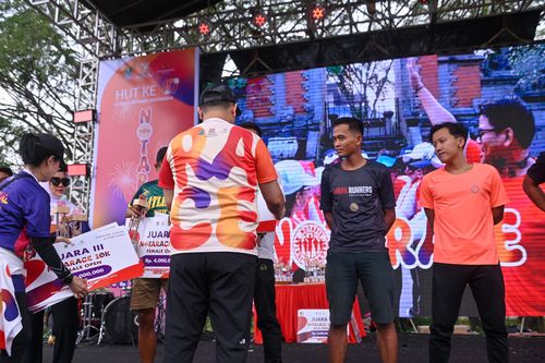 Race photo from NOTARACE 2025