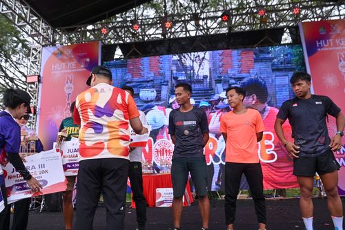 Race photo from NOTARACE 2025