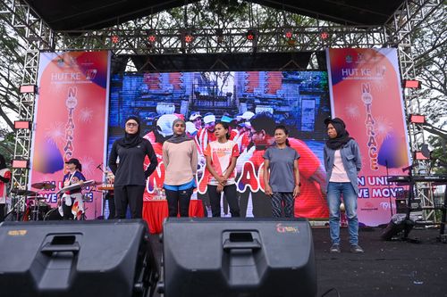 Race photo from NOTARACE 2025