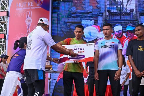 Race photo from NOTARACE 2025