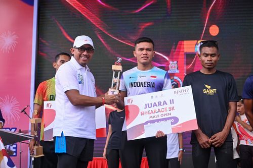 Race photo from NOTARACE 2025