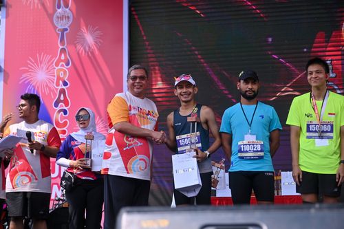 Race photo from NOTARACE 2025