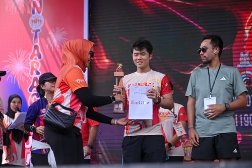Race photo from NOTARACE 2025