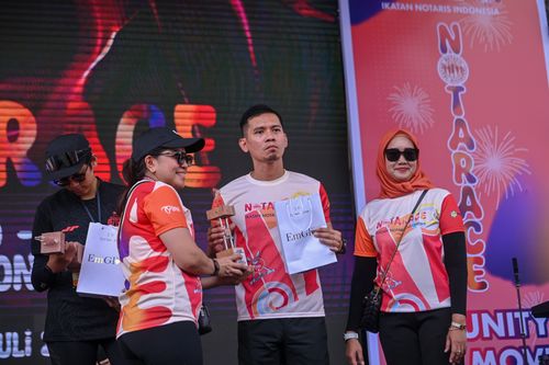 Race photo from NOTARACE 2025