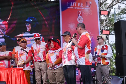 Race photo from NOTARACE 2025