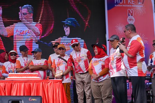 Race photo from NOTARACE 2025