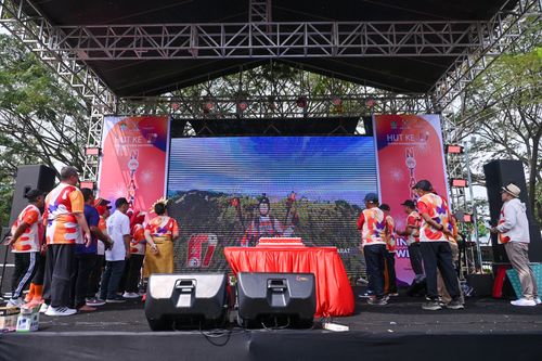Race photo from NOTARACE 2025