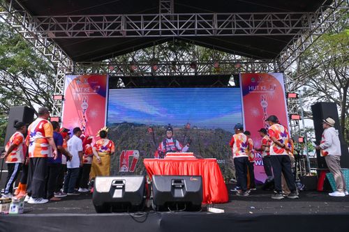 Race photo from NOTARACE 2025