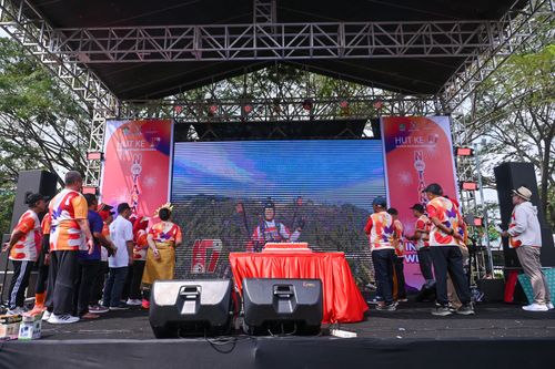 Race photo from NOTARACE 2025