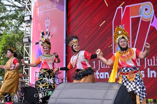Race photo from NOTARACE 2025