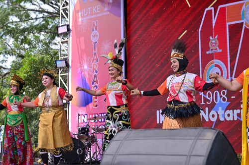 Race photo from NOTARACE 2025