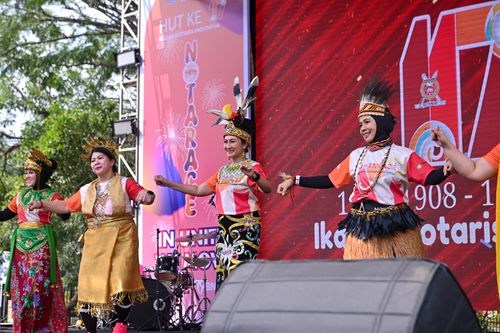 Race photo from NOTARACE 2025