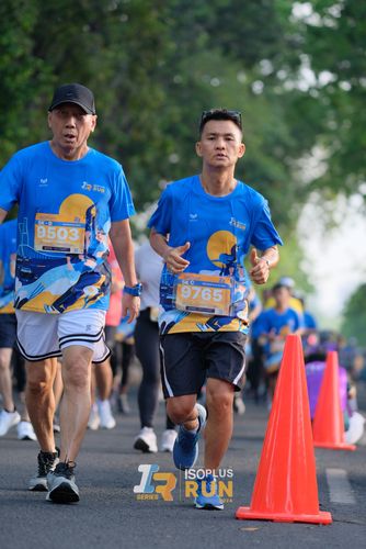 Race photo from Isoplus Run 2024 Surabaya