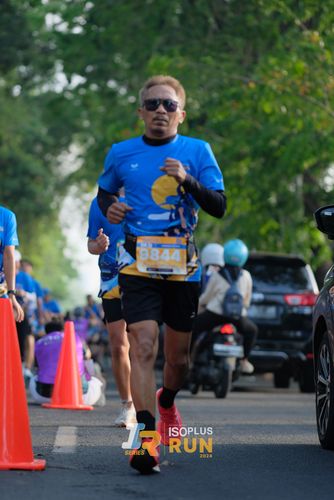 Race photo from Isoplus Run 2024 Surabaya