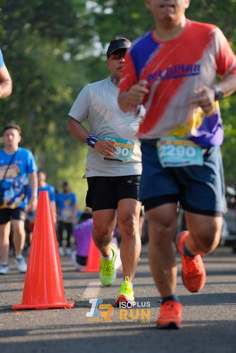 Race photo from Isoplus Run 2024 Surabaya