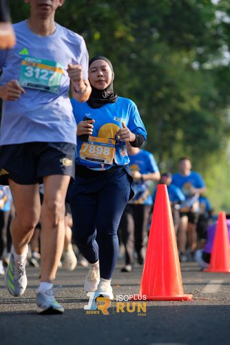 Race photo from Isoplus Run 2024 Surabaya