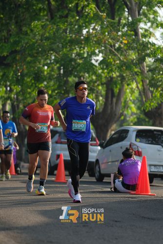 Race photo from Isoplus Run 2024 Surabaya