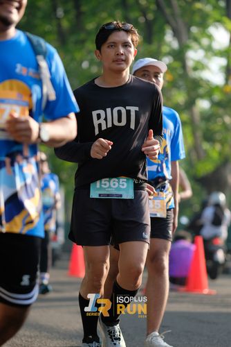 Race photo from Isoplus Run 2024 Surabaya