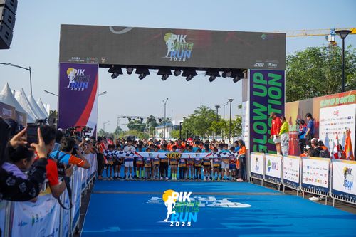 Race photo from PIK NITE RUN 2025